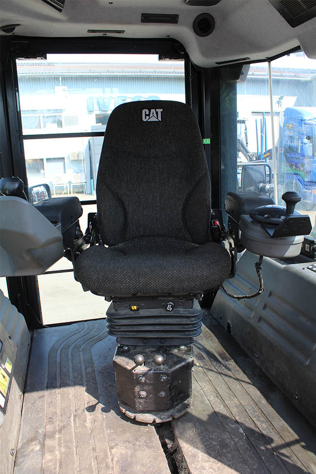 CATERPILLAR CD10 - Straßenwalze: das Bild 5 CATERPILLAR CD10 - Straßenwalze: das Bild 5