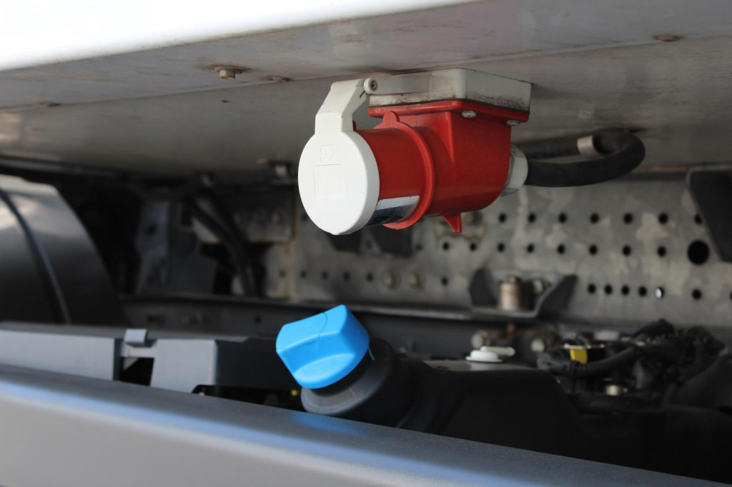 Mercedes-Benz Atego 1221 E6 TK T-800 R Strom Türen+LBW - Kühlkoffer LKW: das Bild 4 Mercedes-Benz Atego 1221 E6 TK T-800 R Strom Türen+LBW - Kühlkoffer LKW: das Bild 4