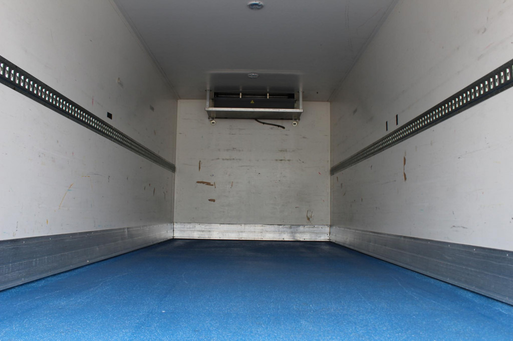 Renault D 12 Carrier Supra 550 Strom Tür LBW FRC 2027 - Kühlkoffer LKW: das Bild 2 Renault D 12 Carrier Supra 550 Strom Tür LBW FRC 2027 - Kühlkoffer LKW: das Bild 2