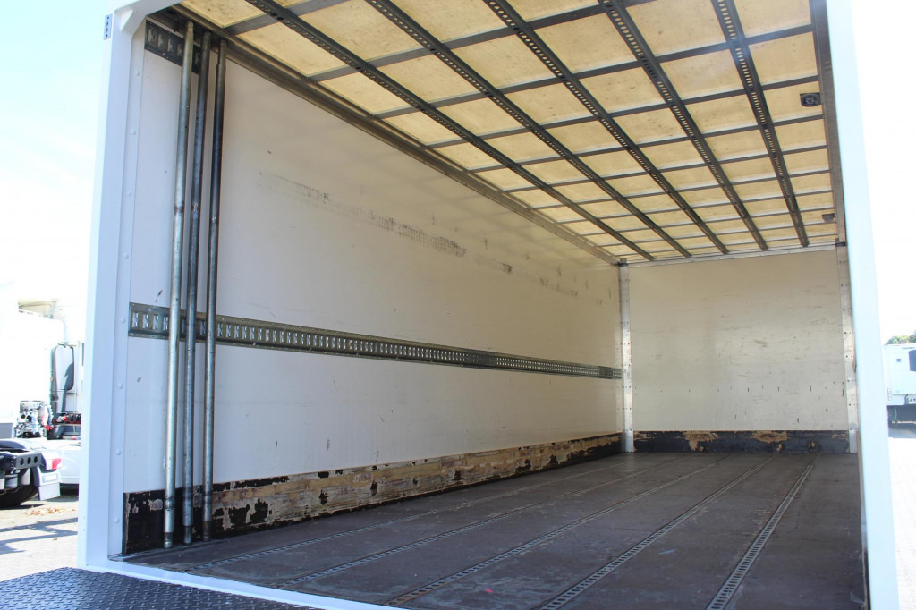 Renault D14 220E6 Laderbordwand nur 166 Tkm Klima - Koffer LKW: das Bild 3 Renault D14 220E6 Laderbordwand nur 166 Tkm Klima - Koffer LKW: das Bild 3