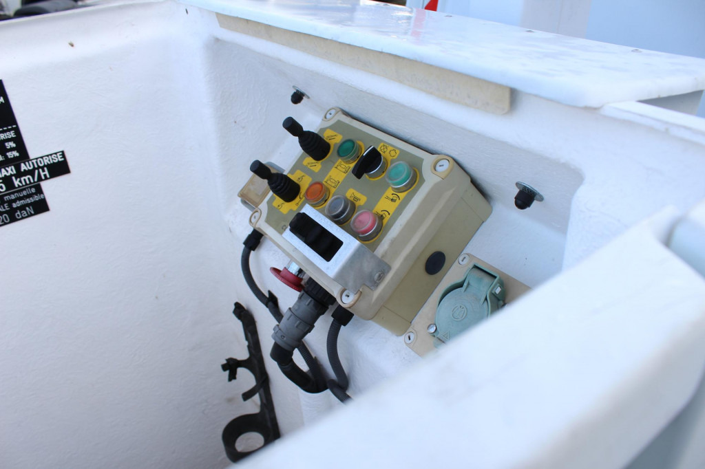 Renault Master Comilev 100TF1 10m Klima nur 167h HU-UVV - LKW mit Arbeitsbühne: das Bild 3 Renault Master Comilev 100TF1 10m Klima nur 167h HU-UVV - LKW mit Arbeitsbühne: das Bild 3