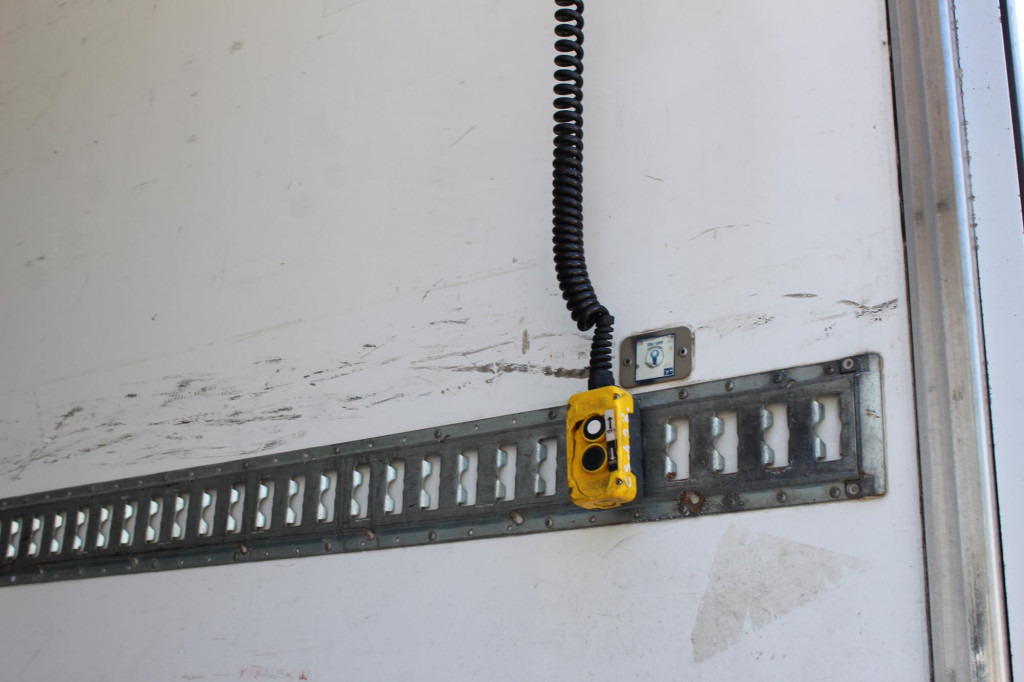 Volvo FL 260 E6 TK T800R 16t Strom Türen+LBW FRC - Kühlkoffer LKW: das Bild 3 Volvo FL 260 E6 TK T800R 16t Strom Türen+LBW FRC - Kühlkoffer LKW: das Bild 3