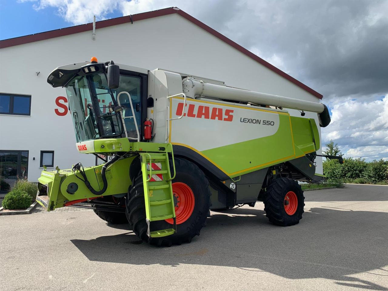 CLAAS Lexion 550 mit Schneidwerk V660, 3D und Klimaautomatik, gepflegter Zustand, Baujahr 2009 - Mähdrescher: das Bild 2 CLAAS Lexion 550 mit Schneidwerk V660, 3D und Klimaautomatik, gepflegter Zustand, Baujahr 2009 - Mähdrescher: das Bild 2