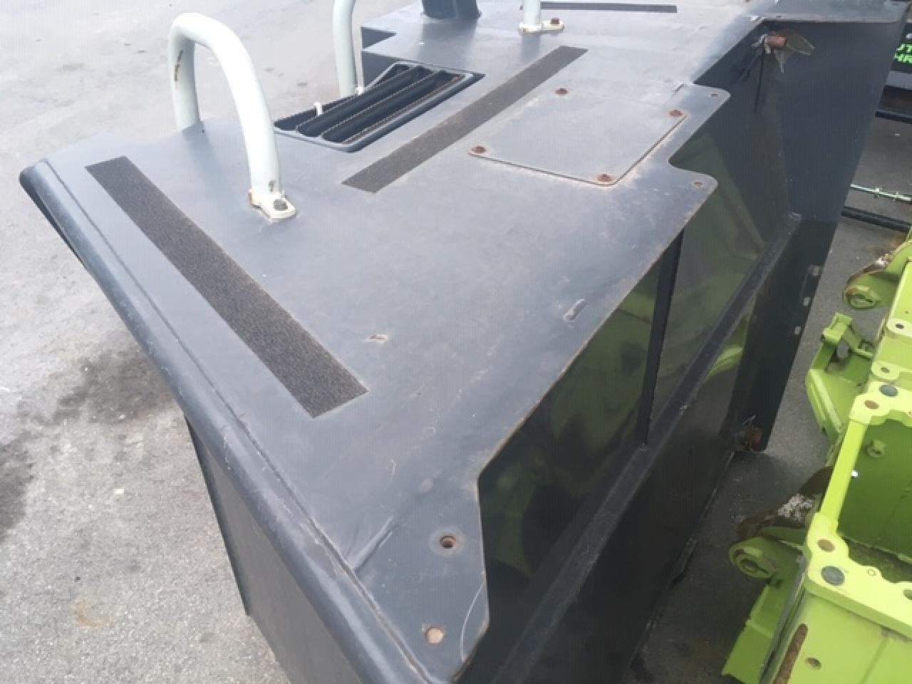 CLAAS Dieseltank für Claas Xerion 3800 - Ersatzteile: das Bild 4 CLAAS Dieseltank für Claas Xerion 3800 - Ersatzteile: das Bild 4