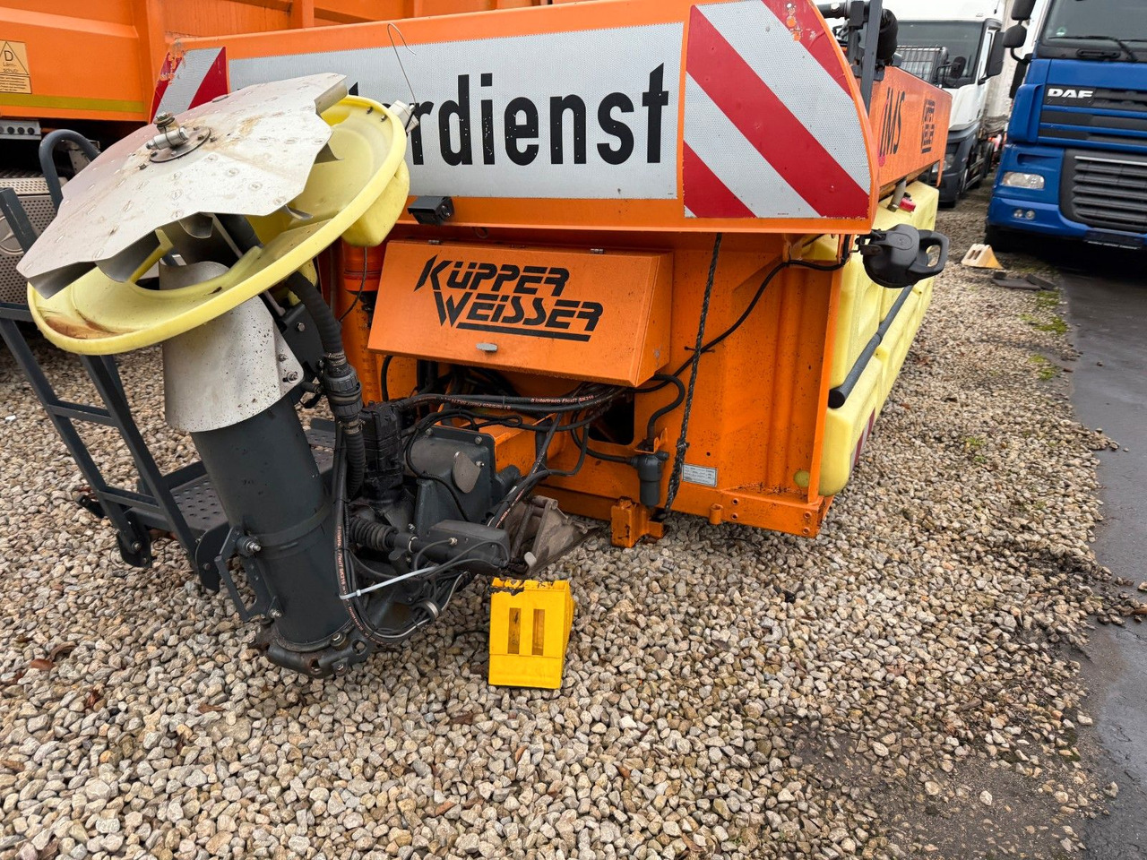 Küpper Weisser E 35060HFS Salzstreuer Winterd. - LKW: das Bild 4 Küpper Weisser E 35060HFS Salzstreuer Winterd. - LKW: das Bild 4