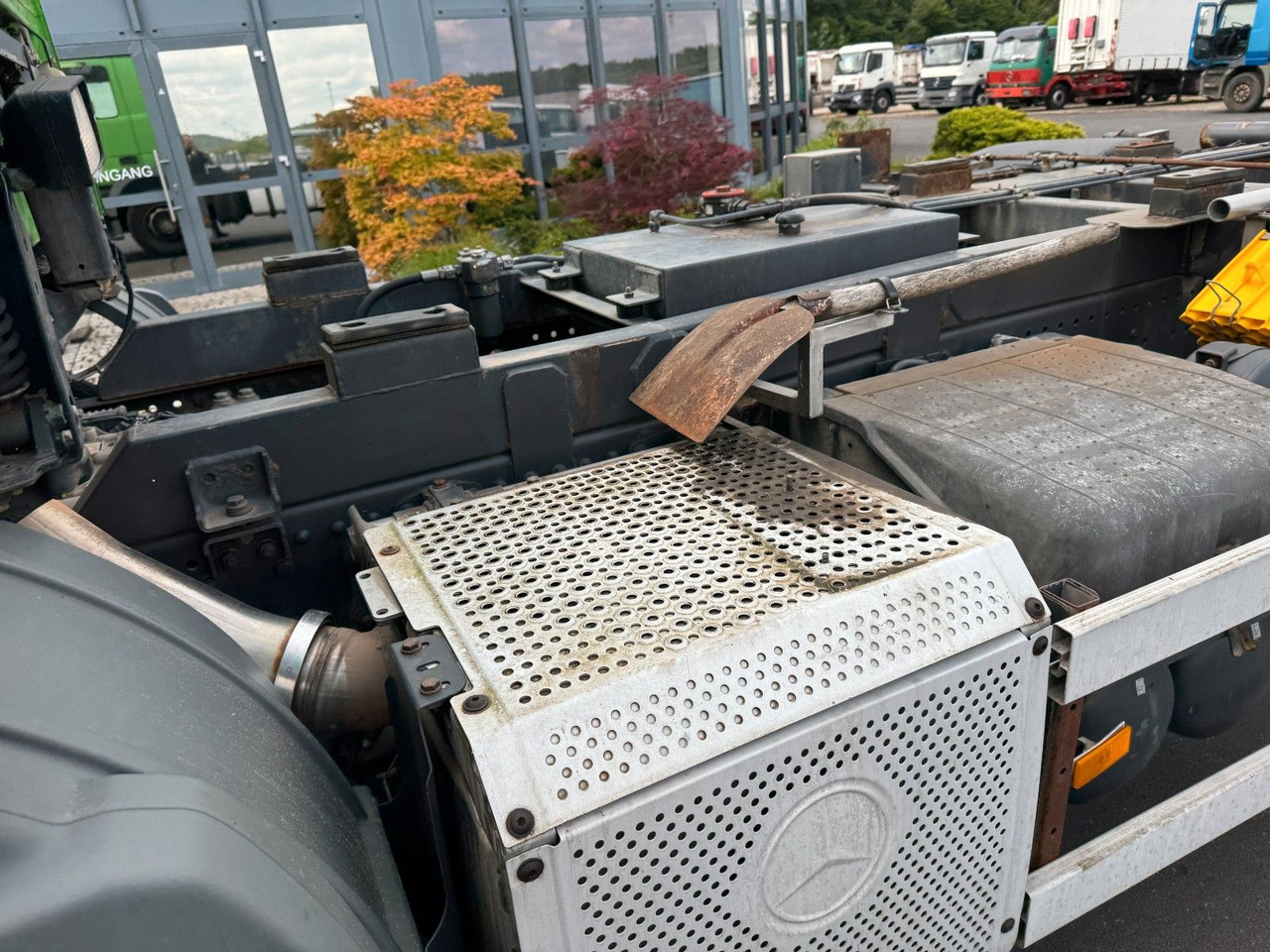 Mercedes-Benz Actros 1832 MP 3 Kipperfahrgestell + Klima - Fahrgestell LKW: das Bild 4 Mercedes-Benz Actros 1832 MP 3 Kipperfahrgestell + Klima - Fahrgestell LKW: das Bild 4