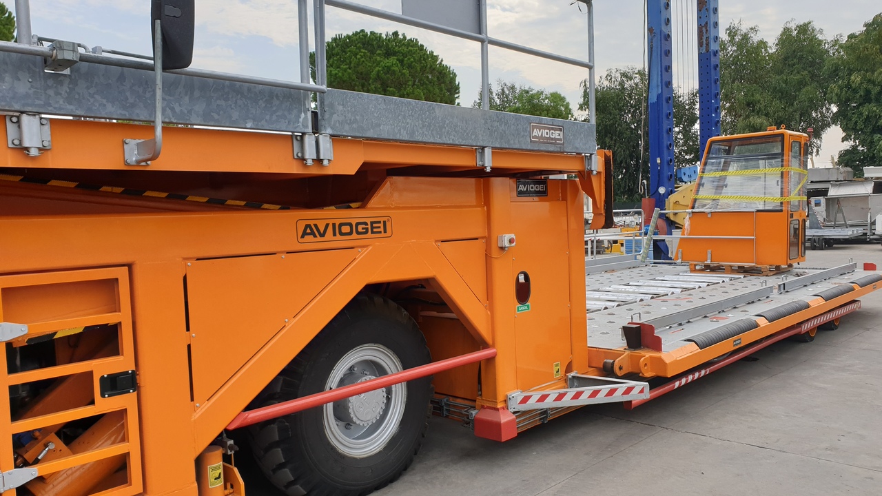 Main Deck Loader Aviogei 20 tons 2PU2000 - Flugzeuglader: das Bild 3 Main Deck Loader Aviogei 20 tons 2PU2000 - Flugzeuglader: das Bild 3