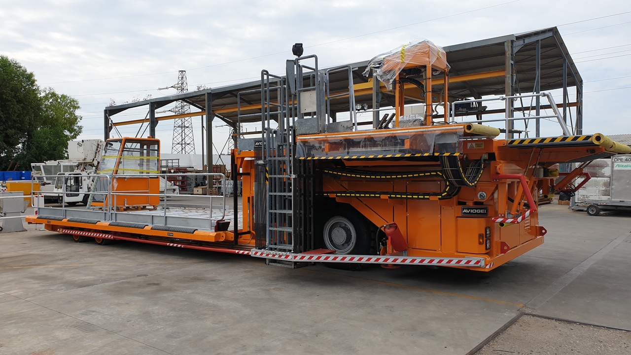 Main Deck Loader Aviogei 20 tons 2PU2000 - Flugzeuglader: das Bild 4 Main Deck Loader Aviogei 20 tons 2PU2000 - Flugzeuglader: das Bild 4
