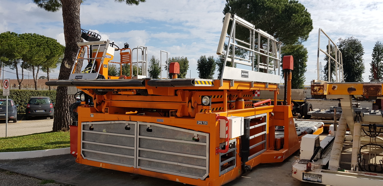 Main Deck Loader Aviogei 20 tons 2PU2000 - Flugzeuglader: das Bild 1 Main Deck Loader Aviogei 20 tons 2PU2000 - Flugzeuglader: das Bild 1