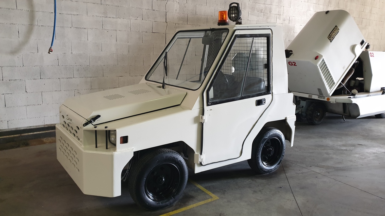 SOVAM TRACTOR/DIESEL K22 - Gepäckschlepper: das Bild 5 SOVAM TRACTOR/DIESEL K22 - Gepäckschlepper: das Bild 5