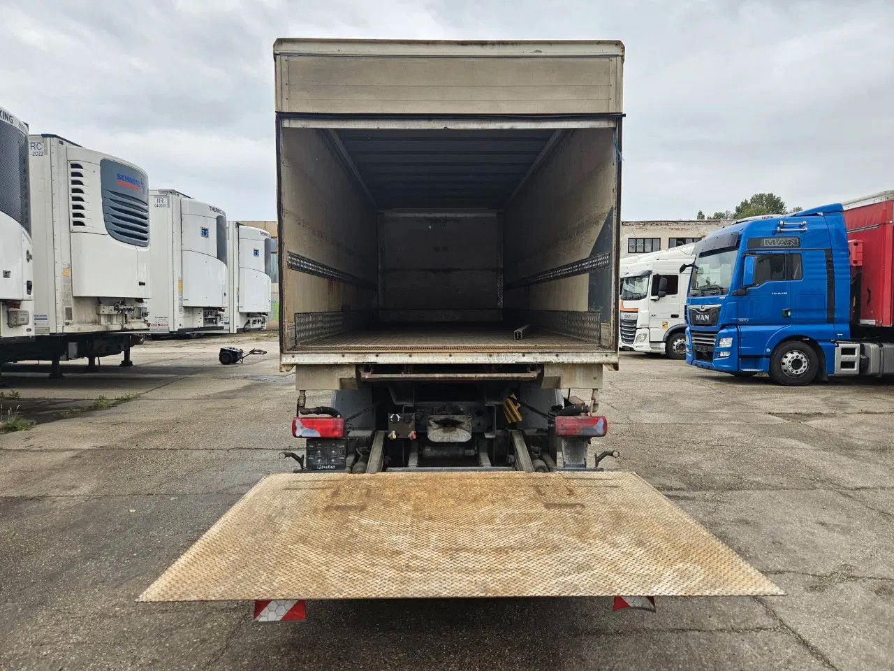 MAN TGA 26.400 BDF Tail Lift Euro5, New Smart2 Tacho - Containerwagen/ Wechselfahrgestell LKW: das Bild 5 MAN TGA 26.400 BDF Tail Lift Euro5, New Smart2 Tacho - Containerwagen/ Wechselfahrgestell LKW: das Bild 5