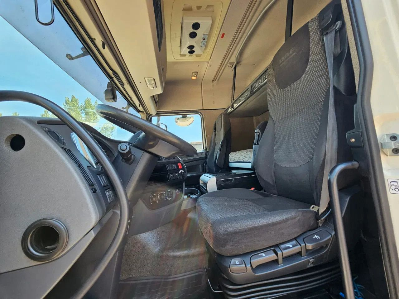 DAF XF 460 Space Cab Standklima 1 units - Sattelzugmaschine: das Bild 5 DAF XF 460 Space Cab Standklima 1 units - Sattelzugmaschine: das Bild 5