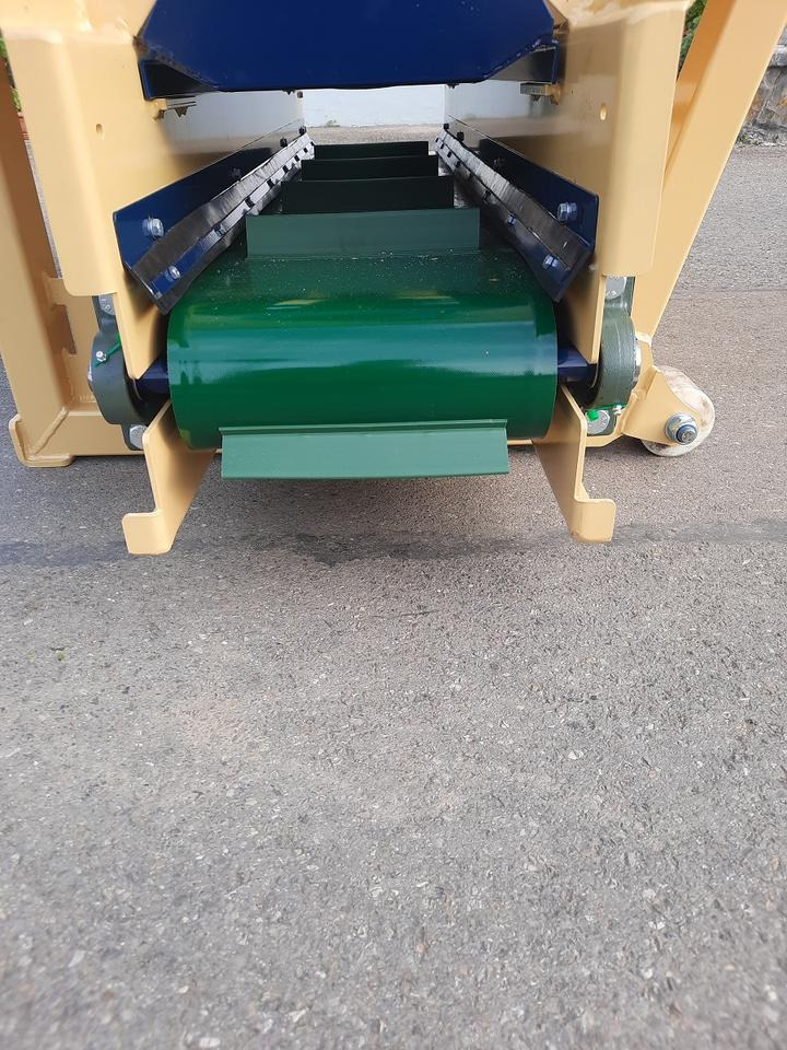 Einstreugerät Futterverteilgerät Liegeboxen Frontlader Hoflader - Fütterungstechnik: das Bild 5 Einstreugerät Futterverteilgerät Liegeboxen Frontlader Hoflader - Fütterungstechnik: das Bild 5