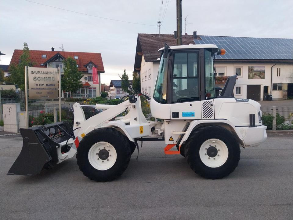 Radlader Volvo L 30 G Hoflader Lader Schaufellader 25 35 20 - Hoflader: das Bild 1 Radlader Volvo L 30 G Hoflader Lader Schaufellader 25 35 20 - Hoflader: das Bild 1