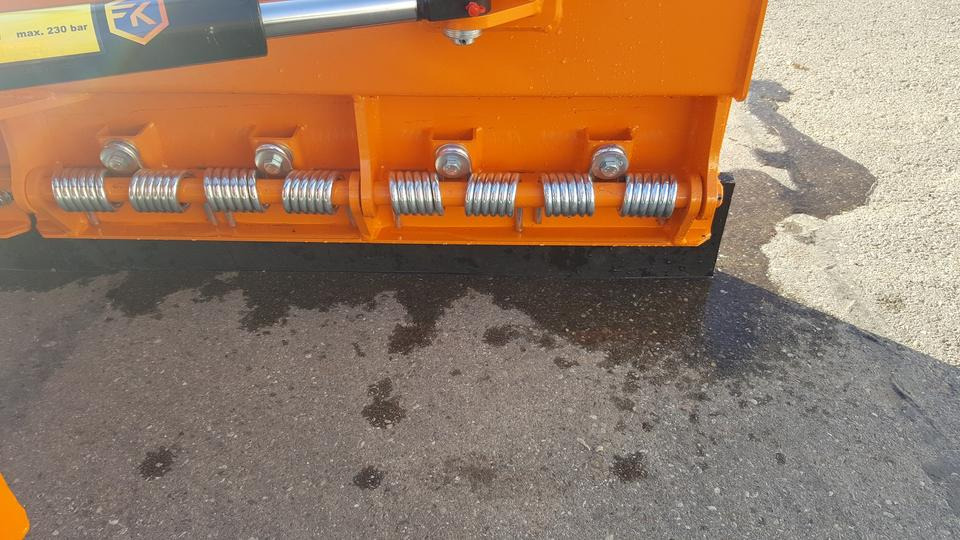 Schneeschild 1,8m Weidemann Kommunal Schlepper Radlader Hoflader - Schneepflug: das Bild 5 Schneeschild 1,8m Weidemann Kommunal Schlepper Radlader Hoflader - Schneepflug: das Bild 5