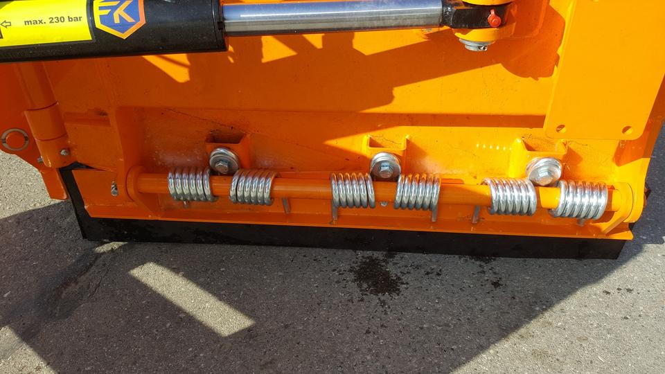 Schneeschild Vario 1,8m Schlepper Radlader Hoflader Schäffer - Schneepflug: das Bild 5 Schneeschild Vario 1,8m Schlepper Radlader Hoflader Schäffer - Schneepflug: das Bild 5