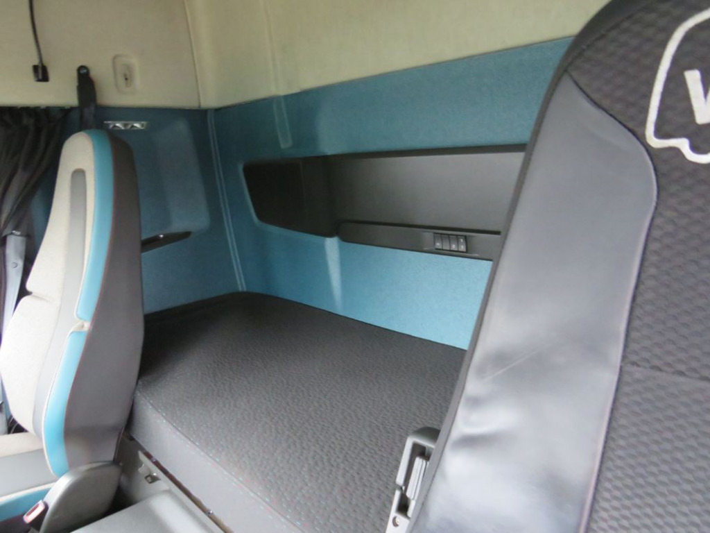 VOLVO (S) Truck FM 380 Pritsche LBW LBW 2to Tautli.+Edscha - Plane LKW: das Bild 4 VOLVO (S) Truck FM 380 Pritsche LBW LBW 2to Tautli.+Edscha - Plane LKW: das Bild 4