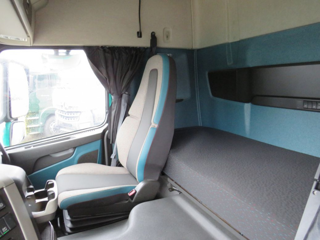 VOLVO (S) Truck FM 380 Pritsche LBW LBW 2to Tautli.+Edscha - Plane LKW: das Bild 5 VOLVO (S) Truck FM 380 Pritsche LBW LBW 2to Tautli.+Edscha - Plane LKW: das Bild 5