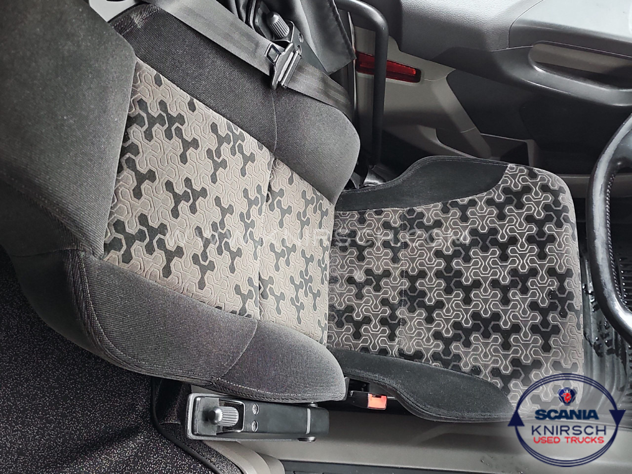 SCANIA R 450 A4x2LA / LED / Sideskirts / ADR AT - Sattelzugmaschine: das Bild 4 SCANIA R 450 A4x2LA / LED / Sideskirts / ADR AT - Sattelzugmaschine: das Bild 4