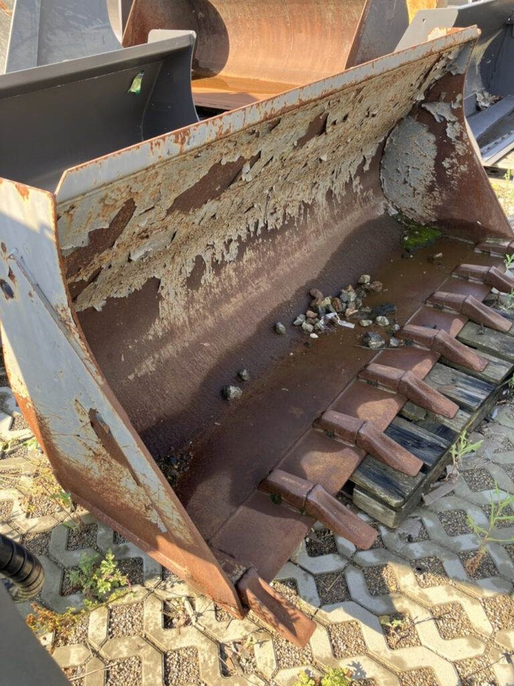 Volvo Schaufel mit Zähnen TPZ - Schaufel: das Bild 1 Volvo Schaufel mit Zähnen TPZ - Schaufel: das Bild 1