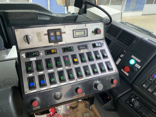 MAN TGA 26.430 6x2-2 LL - Kehrmaschine: das Bild 5 MAN TGA 26.430 6x2-2 LL - Kehrmaschine: das Bild 5