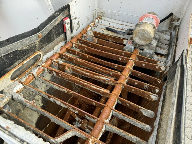 Mercedes-Benz AROCS 3243 8x4 Euro 6 Pumi Putzmeister TMM 24-3 - Fahrmischerbetonpumpe: das Bild 2 Mercedes-Benz AROCS 3243 8x4 Euro 6 Pumi Putzmeister TMM 24-3 - Fahrmischerbetonpumpe: das Bild 2