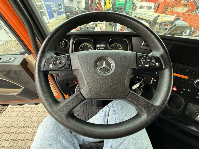 Mercedes-Benz Actros 4x2 Pritsche Plane Laderampe + Anhänger - Plane LKW: das Bild 2 Mercedes-Benz Actros 4x2 Pritsche Plane Laderampe + Anhänger - Plane LKW: das Bild 2