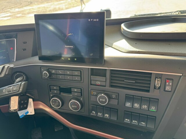 Volvo FH16 750 8X4 Holztransport Alukar TOP! - Holztransporter: das Bild 2 Volvo FH16 750 8X4 Holztransport Alukar TOP! - Holztransporter: das Bild 2