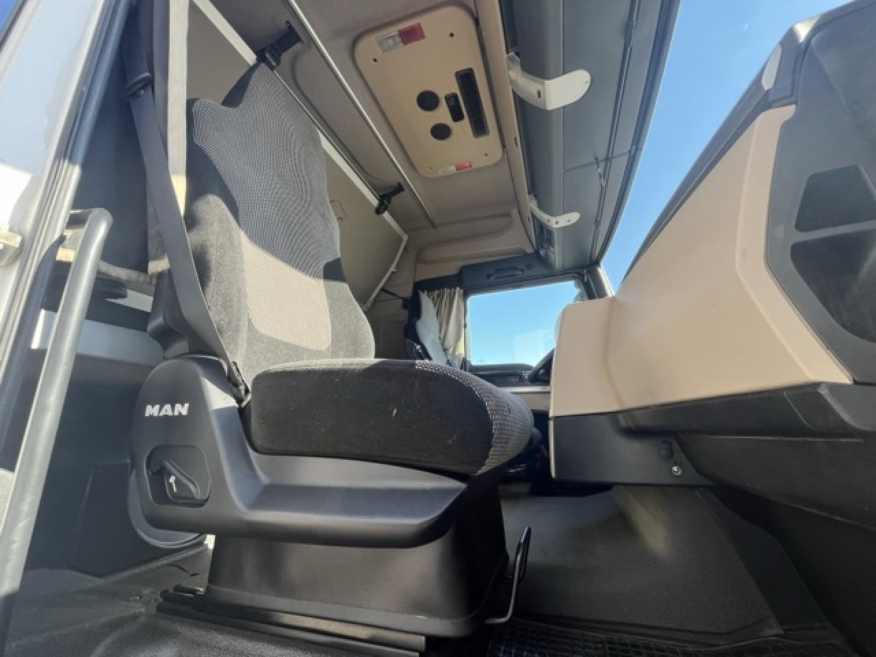 MAN TGX 18.460 4x2 BLS mit Kipphydraulik Euro6 Klima - Sattelzugmaschine: das Bild 2 MAN TGX 18.460 4x2 BLS mit Kipphydraulik Euro6 Klima - Sattelzugmaschine: das Bild 2