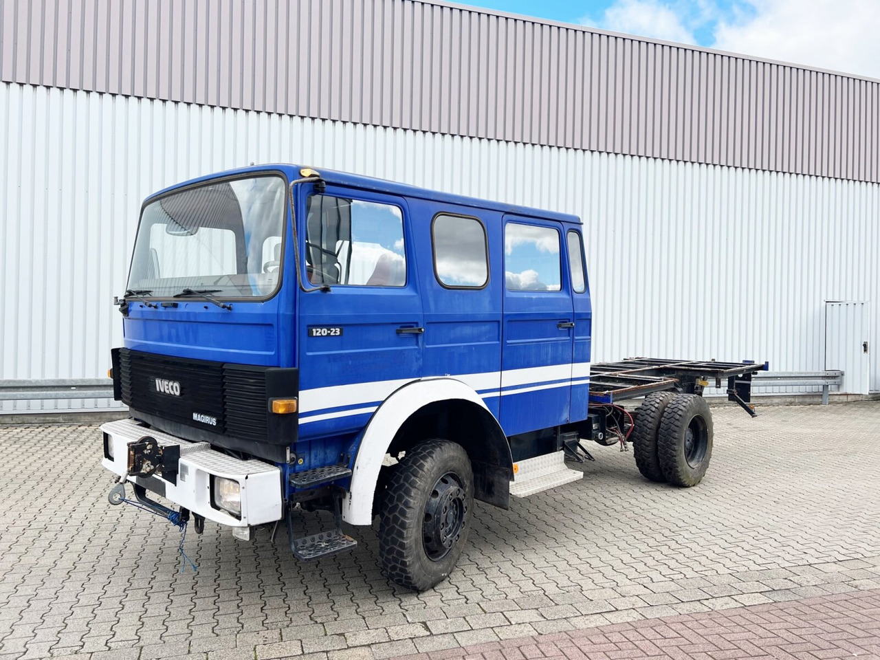 120-23 AW 4x4 Doka 120-23 AW 4x4 Doka, V8-Motor, Seilwinde - Fahrgestell LKW: das Bild 1 120-23 AW 4x4 Doka 120-23 AW 4x4 Doka, V8-Motor, Seilwinde - Fahrgestell LKW: das Bild 1