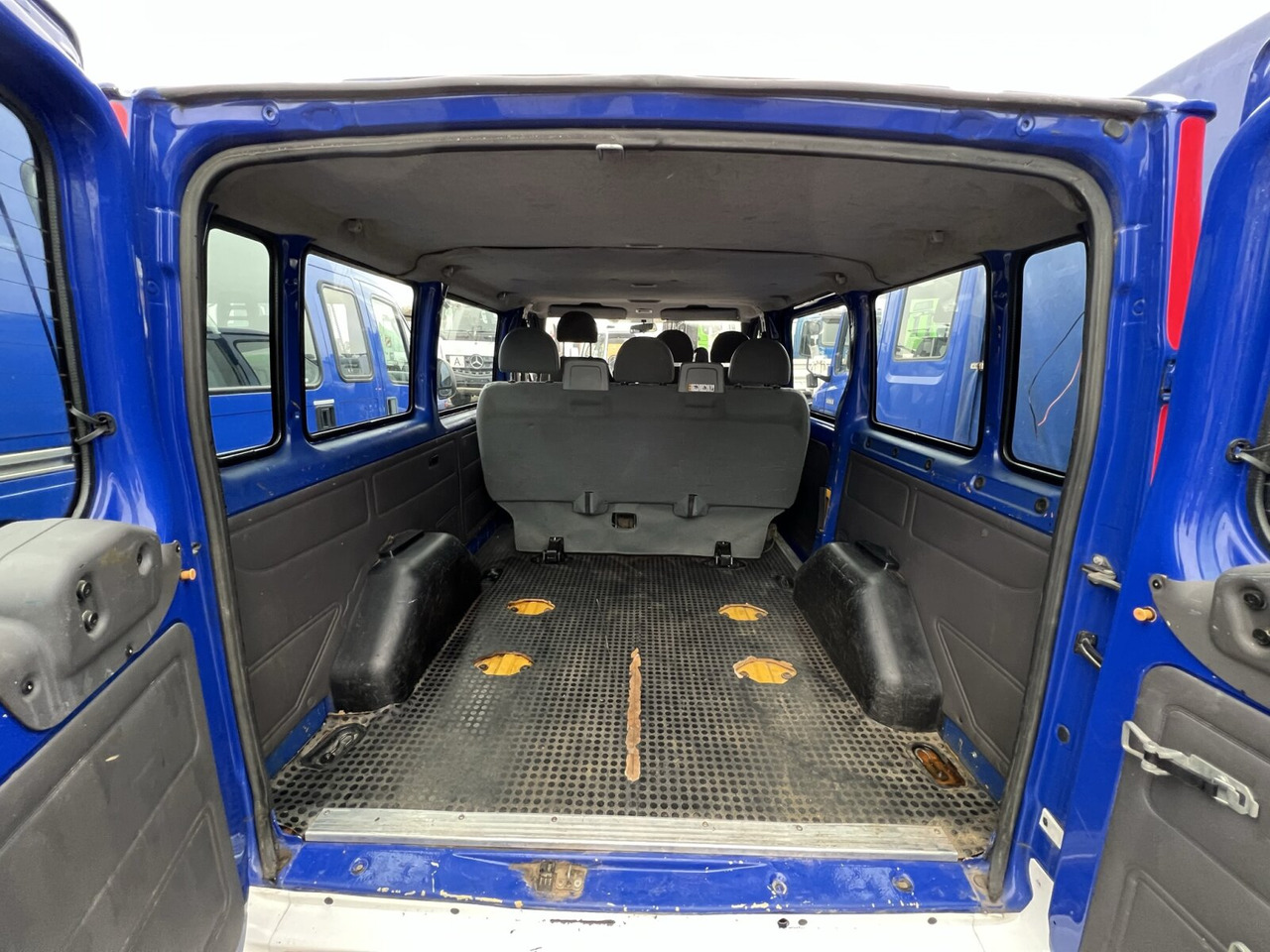 Ford Ford Transit 2,0 TDE 4x2 Ford Transit 2,0 TDE 4x2, EX-THW, 6 Sitze - Transporter mit Doppelkabine: das Bild 5 Ford Ford Transit 2,0 TDE 4x2 Ford Transit 2,0 TDE 4x2, EX-THW, 6 Sitze - Transporter mit Doppelkabine: das Bild 5