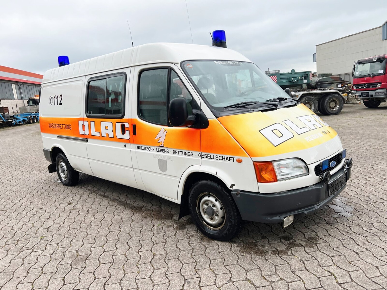 Innenraum Bild 1: Transporter mit Doppelkabine Ford Transit 2.0 4x2 Transit 2.0 4x2, Benziner! Innenraum Bild 1: Transporter mit Doppelkabine Ford Transit 2.0 4x2 Transit 2.0 4x2, Benziner!