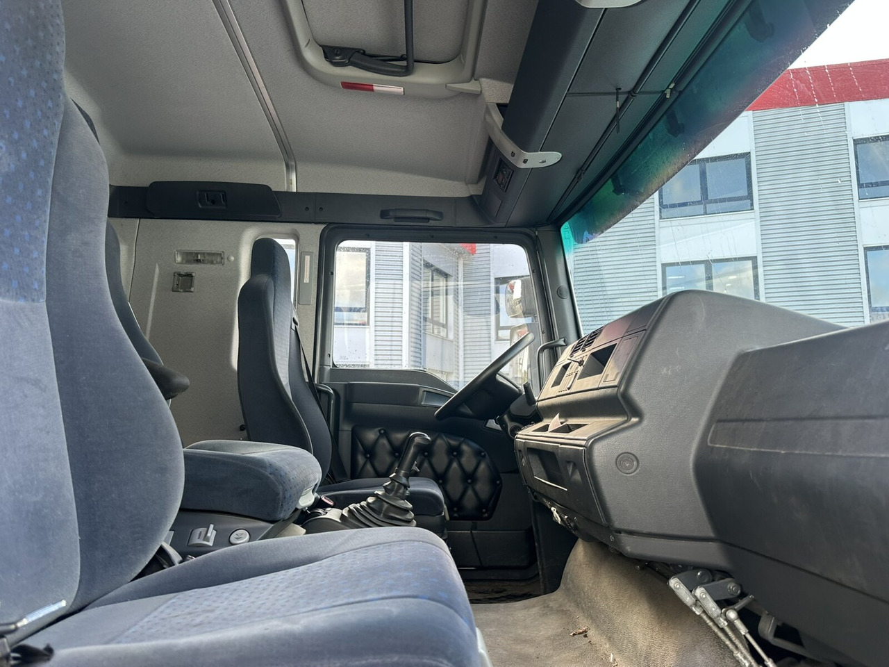 MAN TGA 18.350 4x2 LL TGA 18.350 4x2 LL, Fahrschulausstattung - LKW: das Bild 3 MAN TGA 18.350 4x2 LL TGA 18.350 4x2 LL, Fahrschulausstattung - LKW: das Bild 3