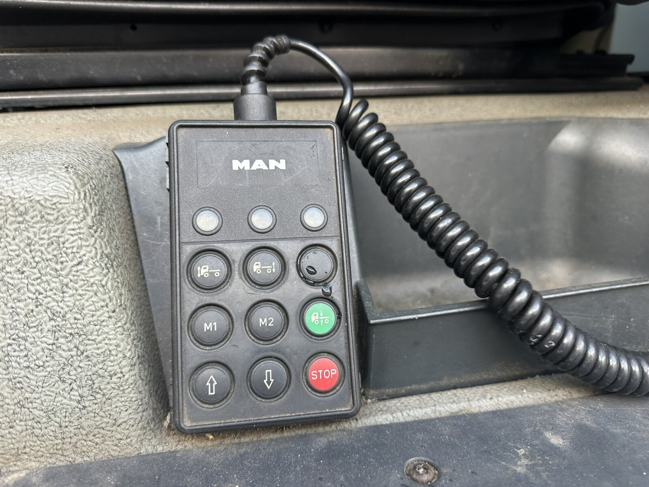 MAN TGA 18.350 4x2 LL TGA 18.350 4x2 LL, Fahrschulausstattung - LKW: das Bild 5 MAN TGA 18.350 4x2 LL TGA 18.350 4x2 LL, Fahrschulausstattung - LKW: das Bild 5