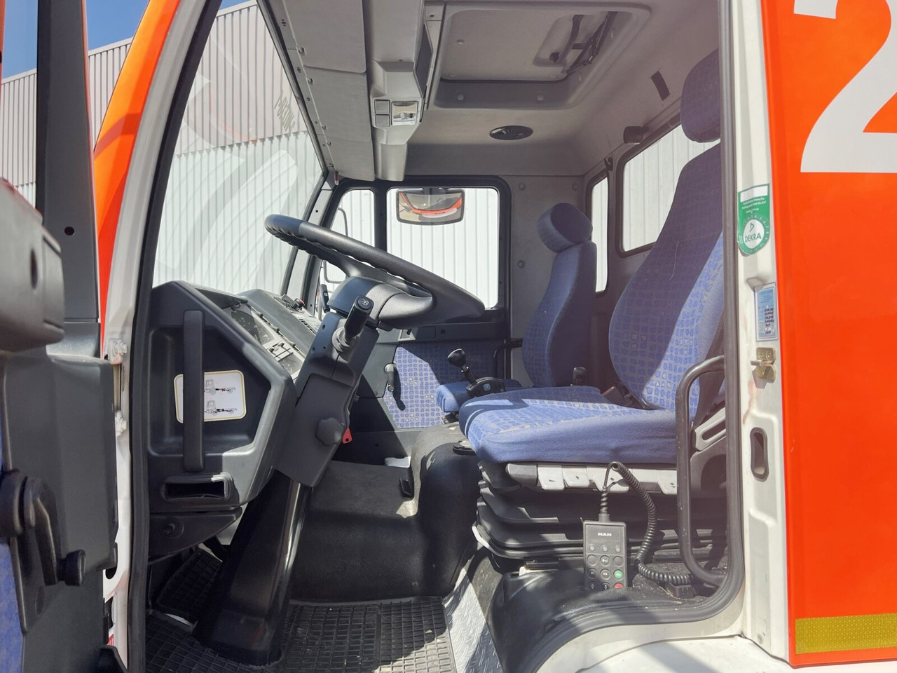 MAN 25/18.284 6x2-4 LL 25/18.284 6x2-4 LL,Kran HMF 1113 K3, Funk, Retarder - Abrollkipper, Autokran: das Bild 4 MAN 25/18.284 6x2-4 LL 25/18.284 6x2-4 LL,Kran HMF 1113 K3, Funk, Retarder - Abrollkipper, Autokran: das Bild 4