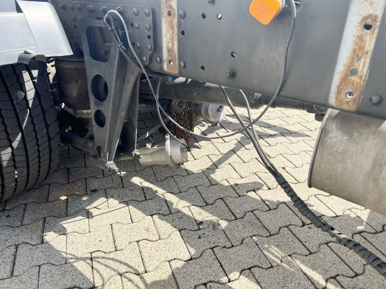 MAN 25/18.284 6x2-4 LL 25/18.284 6x2-4 LL, Retarder, Lenkachse - Fahrgestell LKW: das Bild 2 MAN 25/18.284 6x2-4 LL 25/18.284 6x2-4 LL, Retarder, Lenkachse - Fahrgestell LKW: das Bild 2