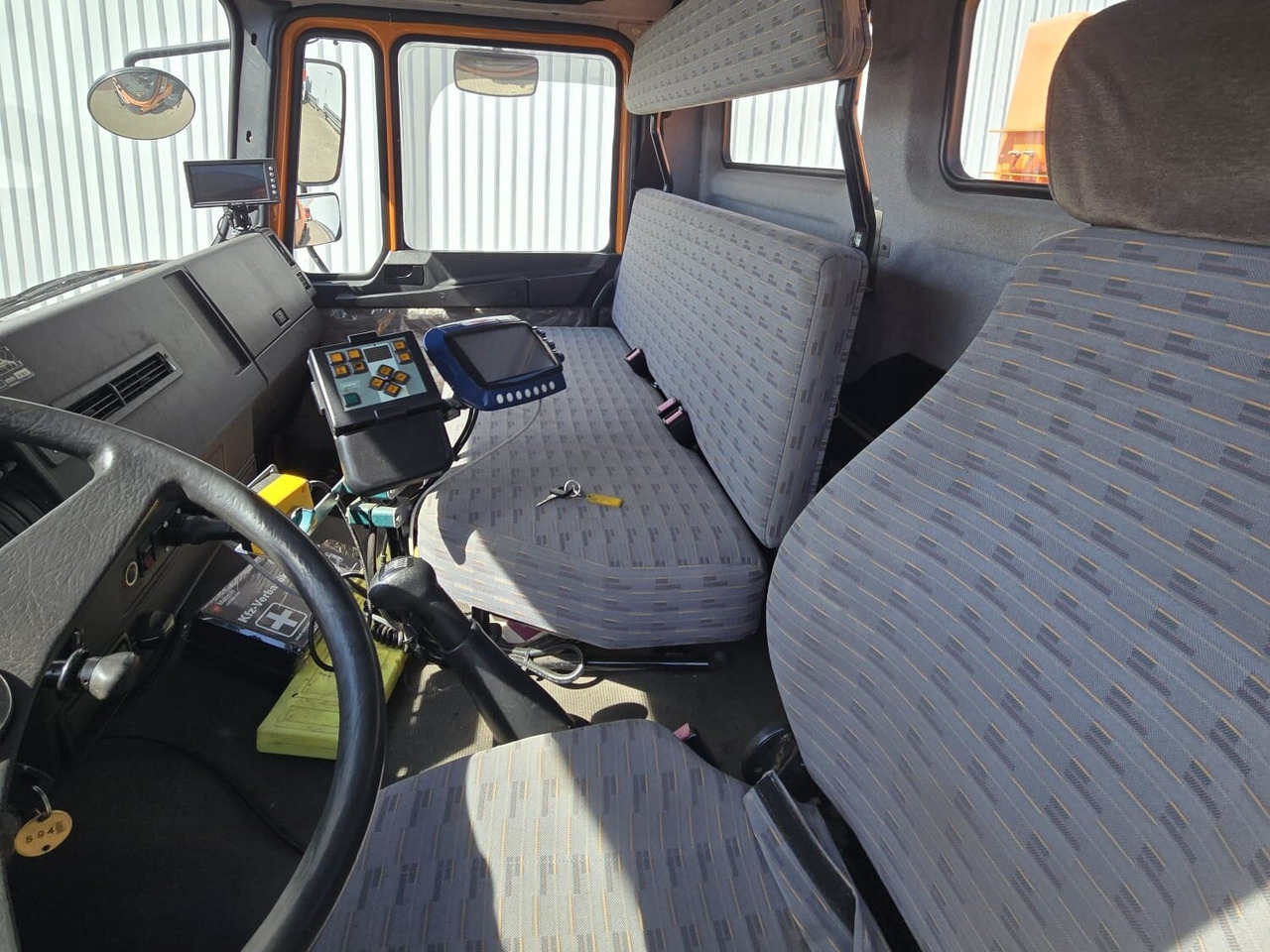 MAN F10 26.272 6x6 F10 26.272 6x6, F90 - Fahrgestell LKW: das Bild 2 MAN F10 26.272 6x6 F10 26.272 6x6, F90 - Fahrgestell LKW: das Bild 2