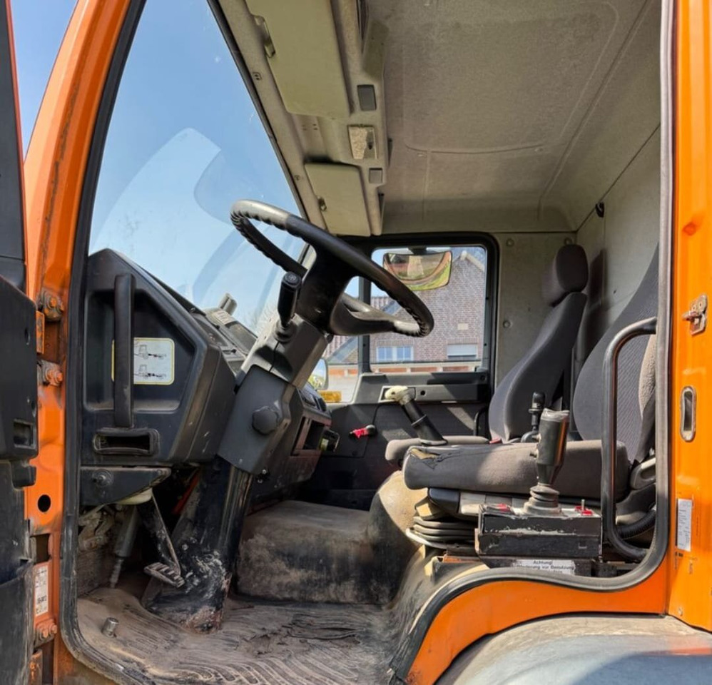 MAN LE 18.280 4x2 LL LE 18.280 4x2 LL, 6-Zylinder, Winterdienstausstattung - Abrollkipper: das Bild 5 MAN LE 18.280 4x2 LL LE 18.280 4x2 LL, 6-Zylinder, Winterdienstausstattung - Abrollkipper: das Bild 5