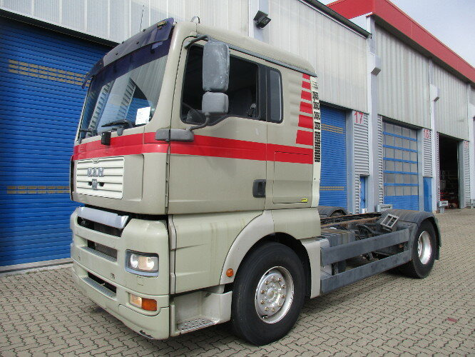 MAN TGA 18.360 4x2 - Fahrgestell LKW: das Bild 1 MAN TGA 18.360 4x2 - Fahrgestell LKW: das Bild 1