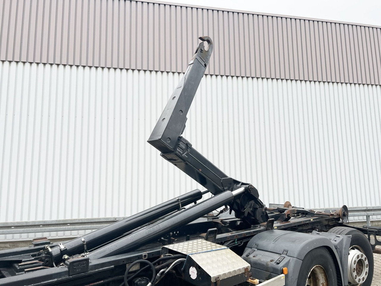 MAN TGA 26.350 6x2-2 BL TGA 26.350/400 6x2-2 BL, Lenk-/Liftachse - Abrollkipper: das Bild 2 MAN TGA 26.350 6x2-2 BL TGA 26.350/400 6x2-2 BL, Lenk-/Liftachse - Abrollkipper: das Bild 2