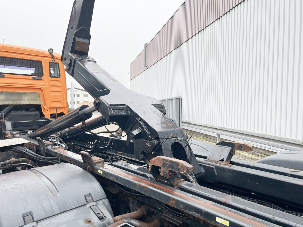 MAN TGA 26.350 6x2-2 BL TGA 26.350/400 6x2-2 BL, Lenk-/Liftachse - Abrollkipper: das Bild 5 MAN TGA 26.350 6x2-2 BL TGA 26.350/400 6x2-2 BL, Lenk-/Liftachse - Abrollkipper: das Bild 5