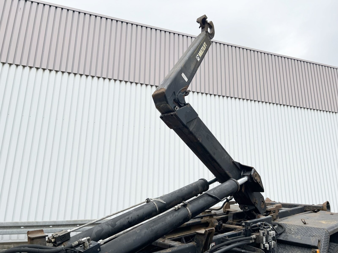 MAN TGA 26.440 6X2-2 BL TGA 26.440 6X2-2 BL, Liftachse - Abrollkipper: das Bild 4 MAN TGA 26.440 6X2-2 BL TGA 26.440 6X2-2 BL, Liftachse - Abrollkipper: das Bild 4