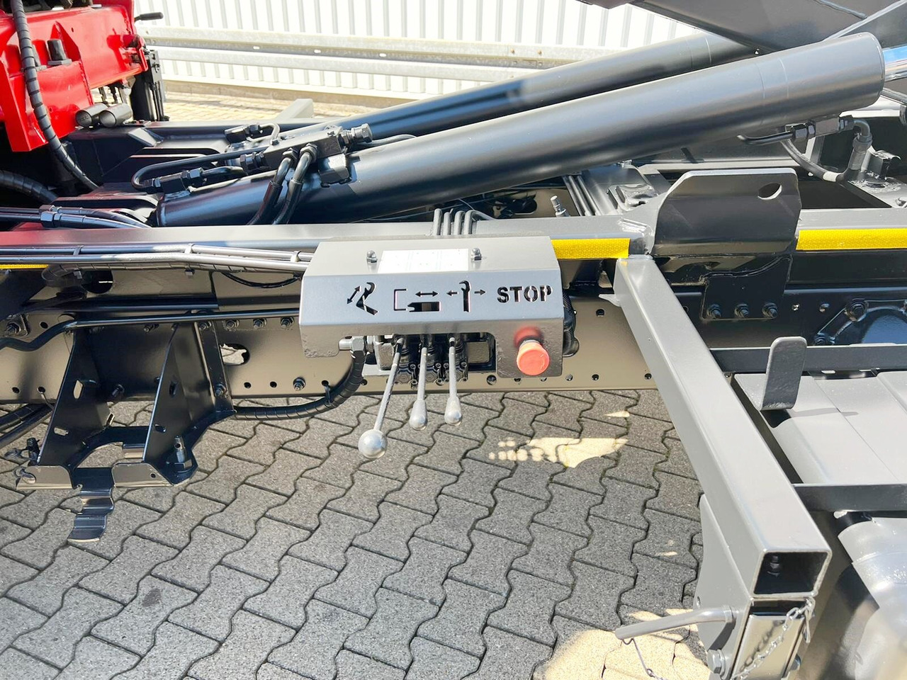 MAN TGL 12.180/210 4x2 BB TGL 12.180/210 4x2 BB, City-Abroller, Kran AMCO VEBA 807N2S - Abrollkipper, Autokran: das Bild 2 MAN TGL 12.180/210 4x2 BB TGL 12.180/210 4x2 BB, City-Abroller, Kran AMCO VEBA 807N2S - Abrollkipper, Autokran: das Bild 2