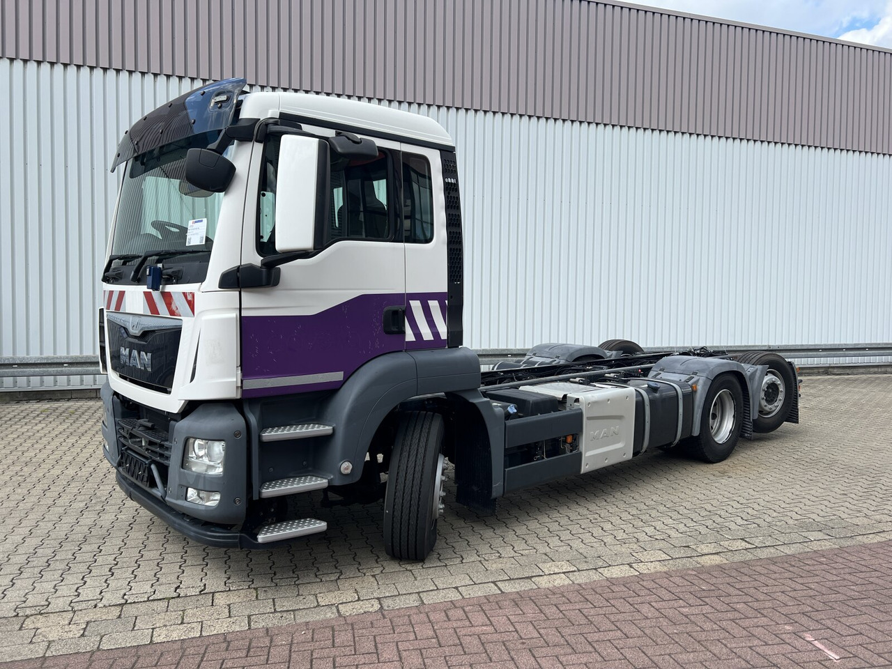 MAN TGS 26.320 6X2-4 BL TGS 26.320 6X2-4 BL, Lenk-/Liftachse, Rechtslenker, Export Only! - Fahrgestell LKW: das Bild 1 MAN TGS 26.320 6X2-4 BL TGS 26.320 6X2-4 BL, Lenk-/Liftachse, Rechtslenker, Export Only! - Fahrgestell LKW: das Bild 1