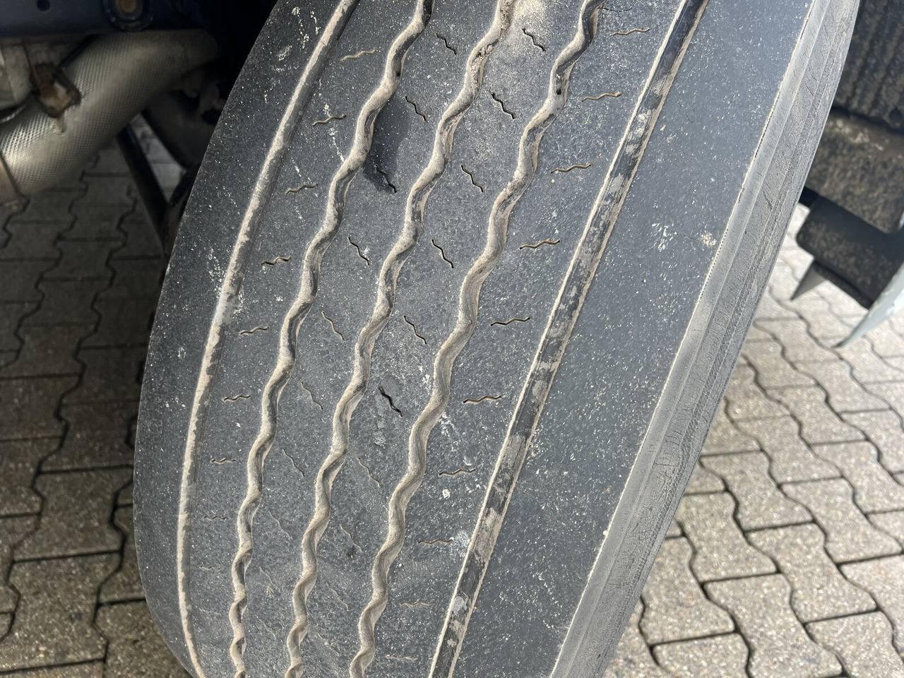 MAN TGS 26.400 6x2-4 LL TGS 26.400 6x2-4 LL, Navi, Lenk-/Liftachse, Heckkran Palfinger PK20001-K B, Funk - Autokran, Pritsche LKW: das Bild 4 MAN TGS 26.400 6x2-4 LL TGS 26.400 6x2-4 LL, Navi, Lenk-/Liftachse, Heckkran Palfinger PK20001-K B, Funk - Autokran, Pritsche LKW: das Bild 4