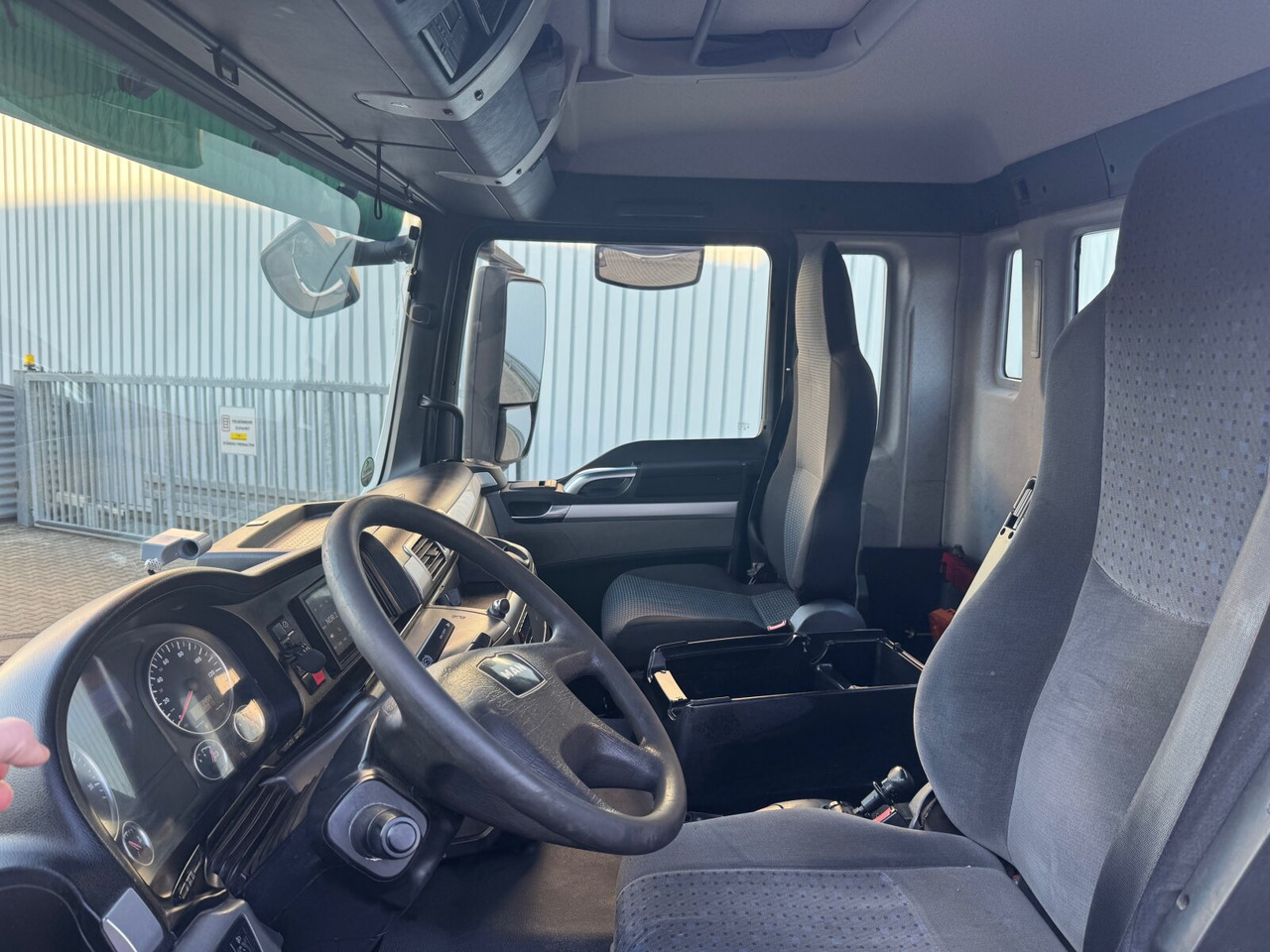 MAN TGS 26.480 6x2-4 BL TGS 26.480 6x2-4 BL, Lenk-Liftachse, VDL Abrollkipper bis 7m Container - Abrollkipper: das Bild 2 MAN TGS 26.480 6x2-4 BL TGS 26.480 6x2-4 BL, Lenk-Liftachse, VDL Abrollkipper bis 7m Container - Abrollkipper: das Bild 2