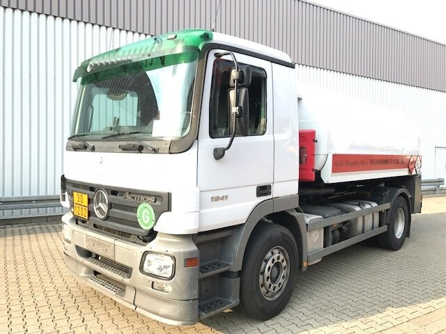 Mercedes-Benz Actros 1841 L 4x2 Actros 1841 L 4x2, Esterer Tankaufbau ca. 13.500l, 2 Kammern - Tankwagen: das Bild 1 Mercedes-Benz Actros 1841 L 4x2 Actros 1841 L 4x2, Esterer Tankaufbau ca. 13.500l, 2 Kammern - Tankwagen: das Bild 1