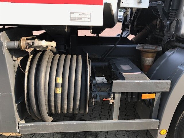 Mercedes-Benz Actros 1841 L 4x2 Actros 1841 L 4x2, Esterer Tankaufbau ca. 13.500l, 2 Kammern - Tankwagen: das Bild 3 Mercedes-Benz Actros 1841 L 4x2 Actros 1841 L 4x2, Esterer Tankaufbau ca. 13.500l, 2 Kammern - Tankwagen: das Bild 3