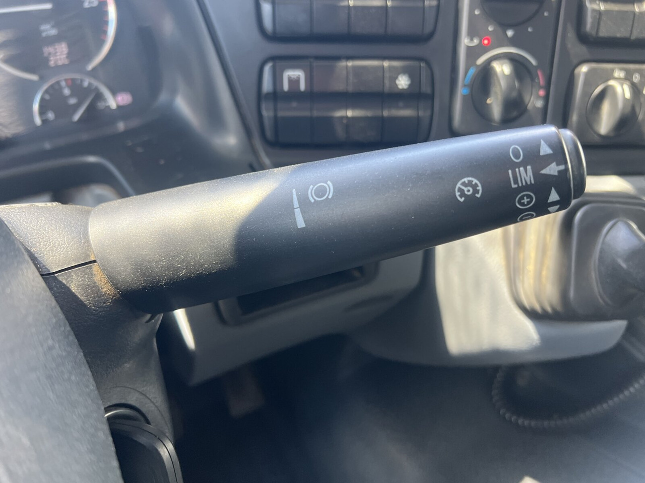 Mercedes-Benz Actros 2032 LA 4x4 Actros 2032 LA 4x4/ Rdstand 3.600 mm - Fahrgestell LKW: das Bild 2 Mercedes-Benz Actros 2032 LA 4x4 Actros 2032 LA 4x4/ Rdstand 3.600 mm - Fahrgestell LKW: das Bild 2