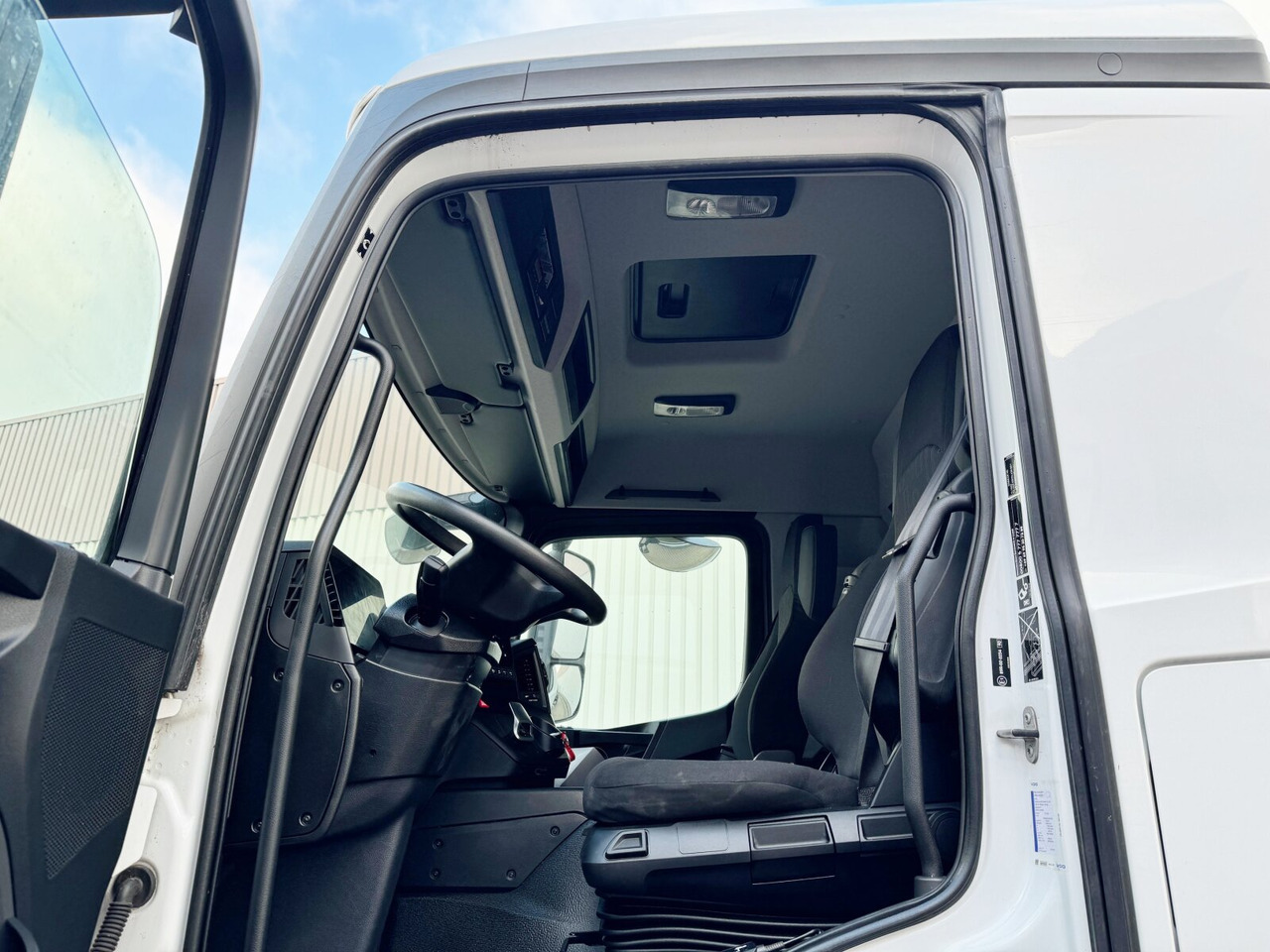 Mercedes-Benz Arocs 1840 L 4x2 Arocs 1840 L 4x2, Kran Palfinger PK12001L, Hochstand - Autokran: das Bild 2 Mercedes-Benz Arocs 1840 L 4x2 Arocs 1840 L 4x2, Kran Palfinger PK12001L, Hochstand - Autokran: das Bild 2